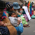 Em manifestação na Praça Murillo, centro do poder em La Paz, bolivianos pediam a saída do administrador de uma pequena região que estava no cargo há mais de 8 anos